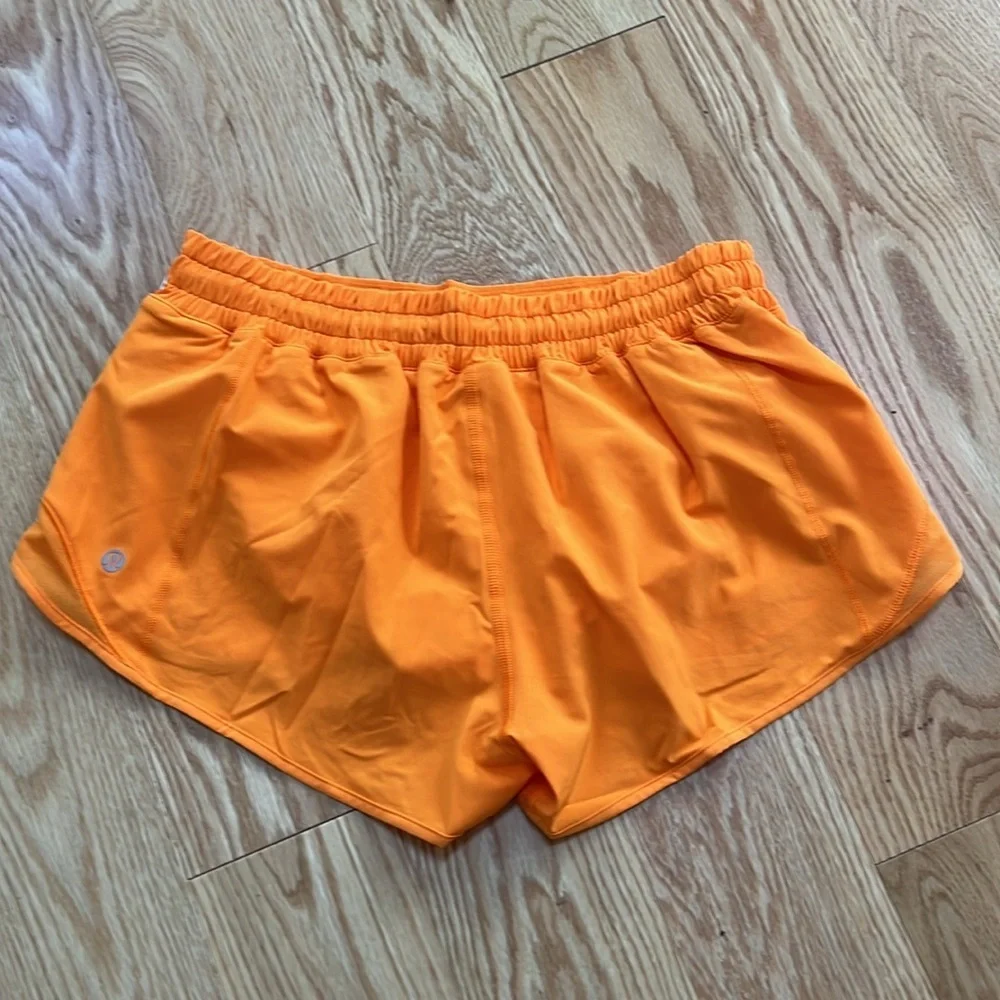 New ! Lululemon SZ 8 orange Hotty hot running shorts